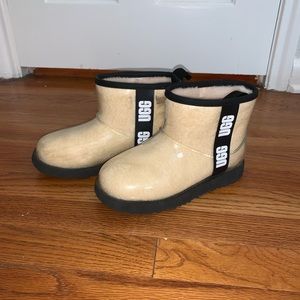 White Waterproof Uggs 🎄$22🎄